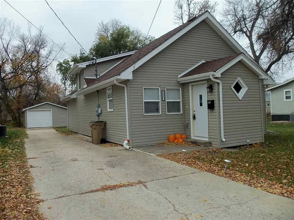 House- NW — Photo 1