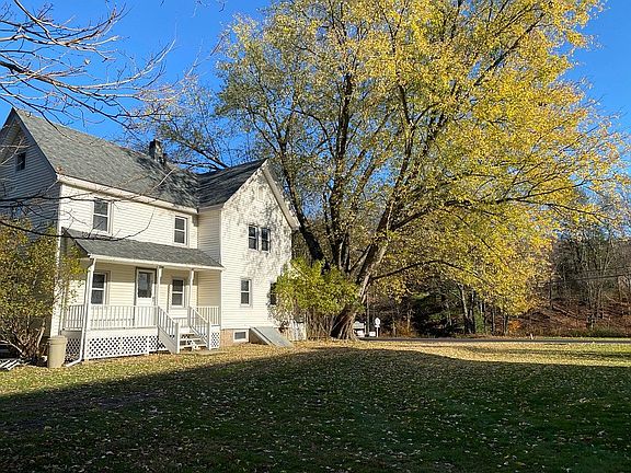 Right lawn facing road