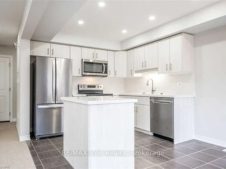 135 Acacia Rd — Photo 30