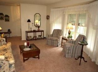 879 Kings Row Dr NW, Grand Rapids, MI 49534