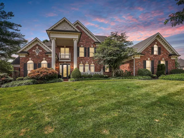 1012 Greystone Manor Pkwy, Chesterfield, MO 63005