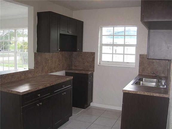 5th image of 20445 NW 21st Ave