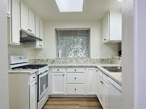 4th image of 1022 Arcadia Ave Unit B
