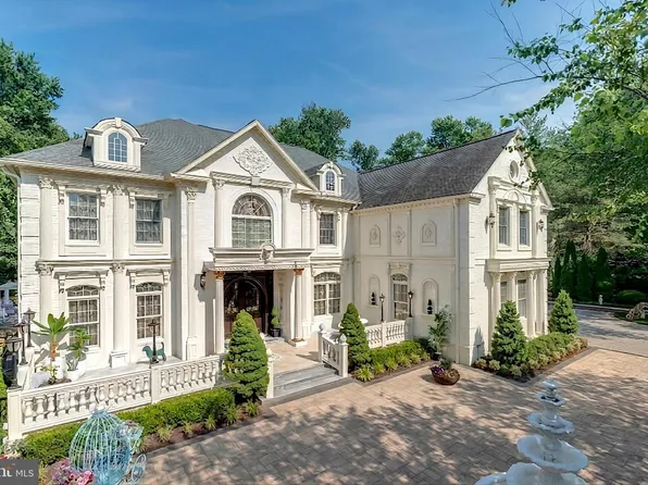 423 Seneca Rd, Great Falls, VA 22066