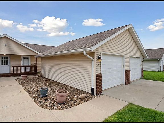 2nd image of 542 Iris Ave