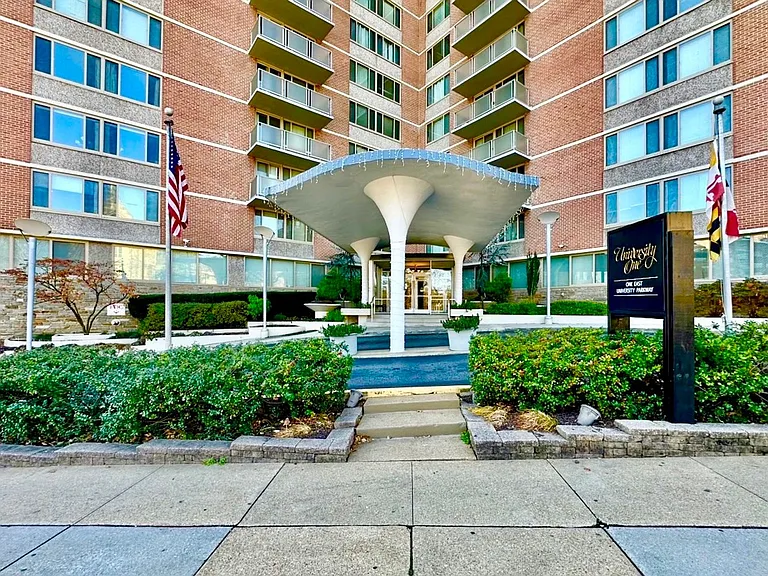 1 E University Pkwy #906 — Photo 2