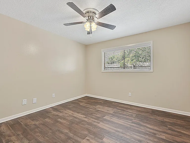 2408 Quail Hollow Dr — Photo 9