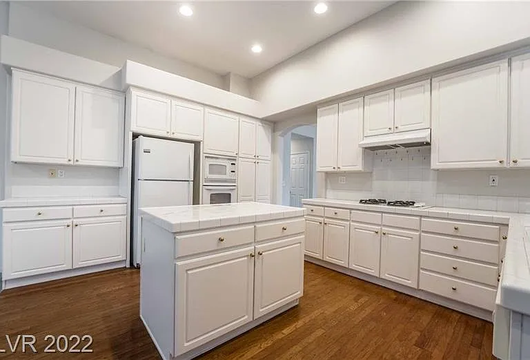 8043 Shadowvale Dr — Photo 9