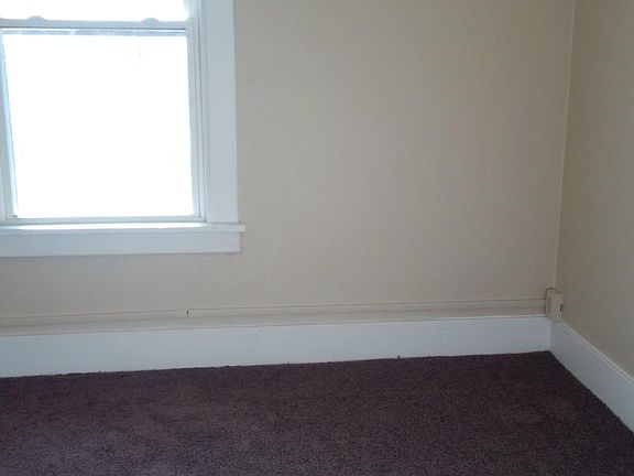 4th image of 10 E Woodland Ave