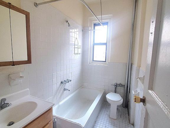 5th image of 1023 Carroll St #49