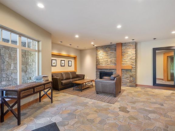 4th image of 1395 Bear Mountain Pkwy #409