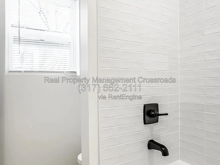 849 N Oakland Ave — Photo 24
