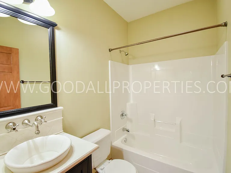 40 NE Gracewood Dr — Photo 14