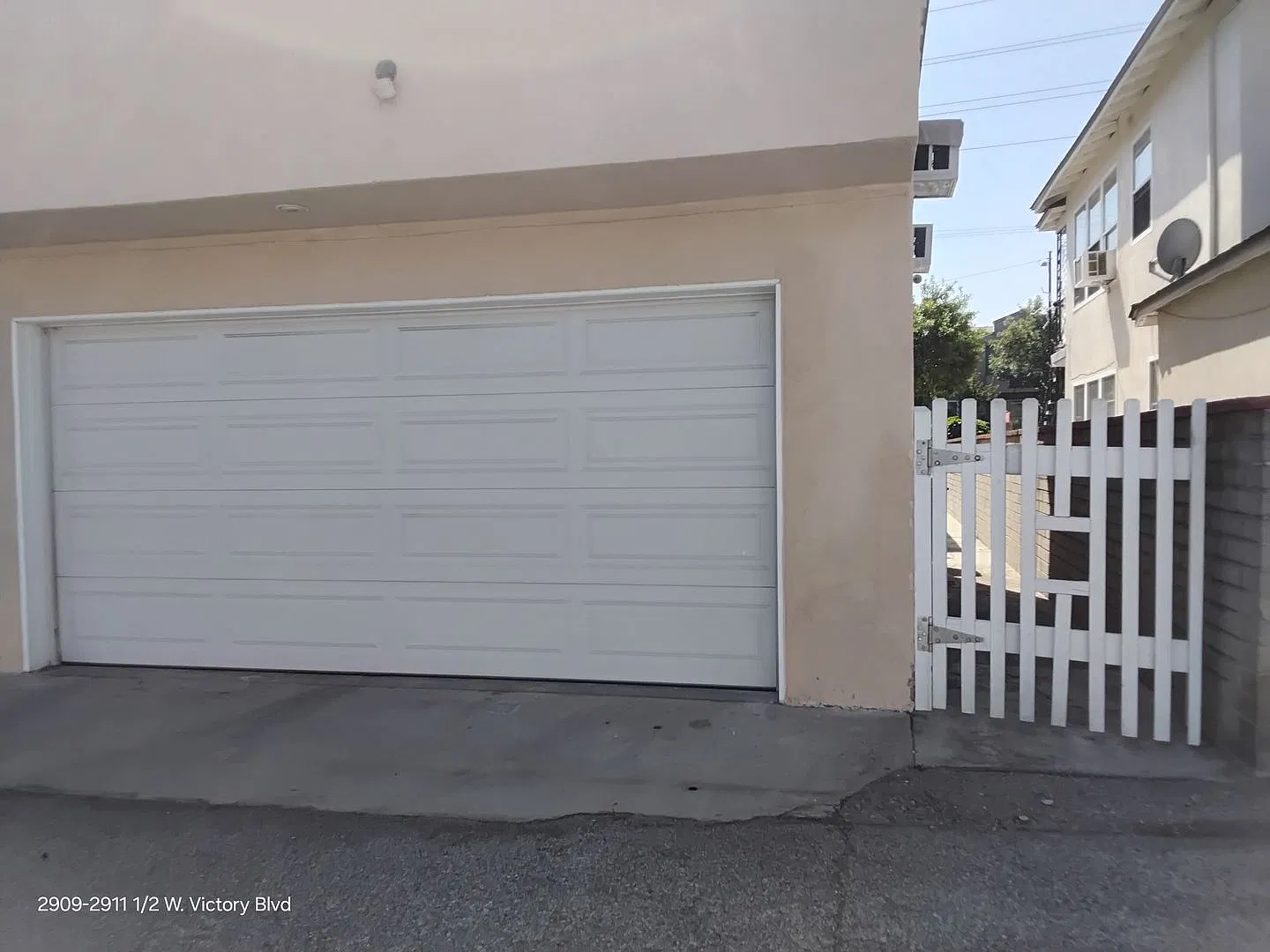 2909 W. Victory Blvd. — Photo 3