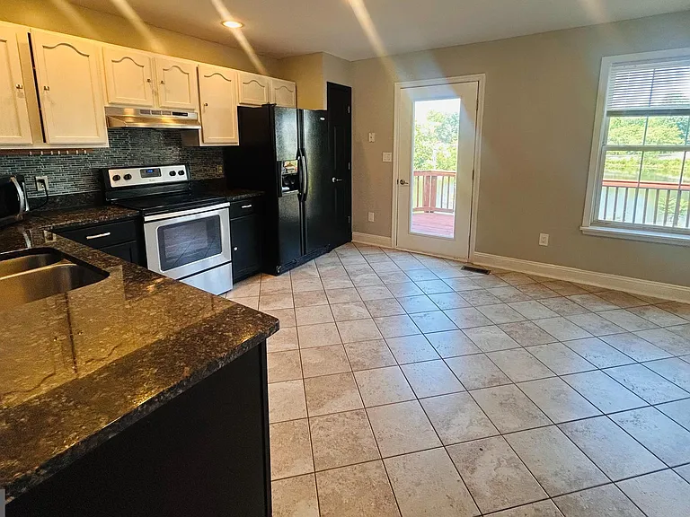 400 Munsons Hill Ct — Photo 6