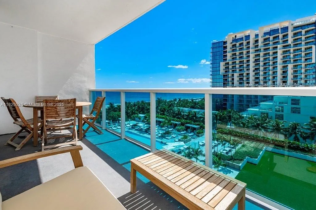 Building Photo - 2301 Collins Ave #705
