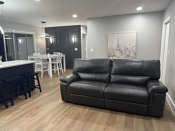 5th image of 556 NE Solida Circle NE