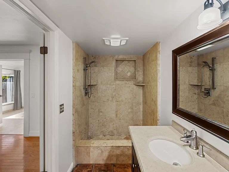 1225 Mescal St #B — Photo 10