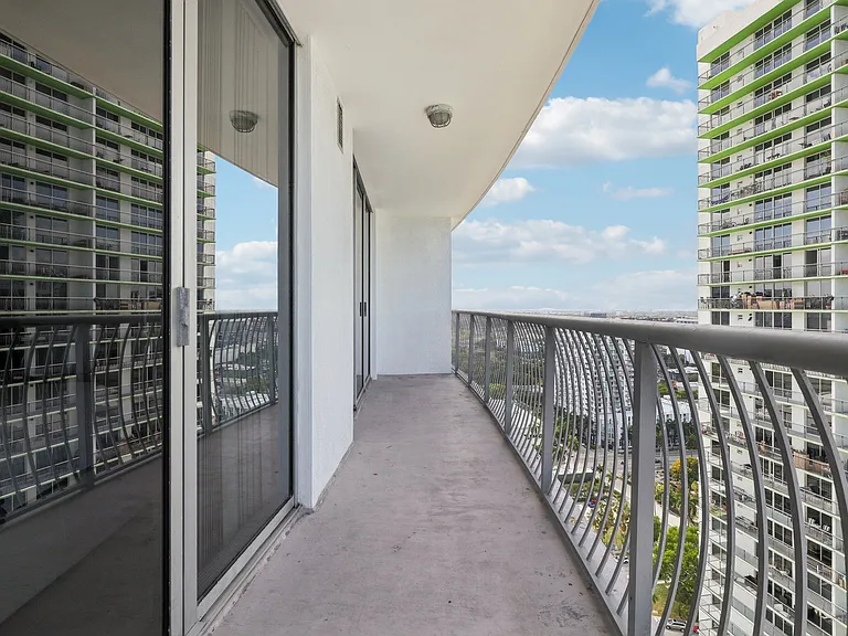 1700 N Bayshore Dr #2805 — Photo 45