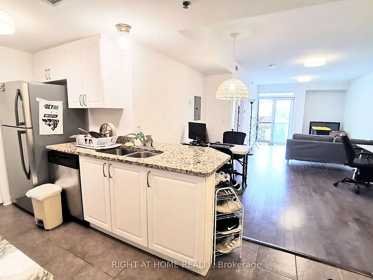 456 King Edward Ave #407 — Photo 11
