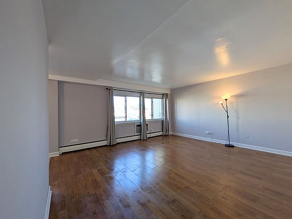 4th image of 7540 N Ridge Ave #2C