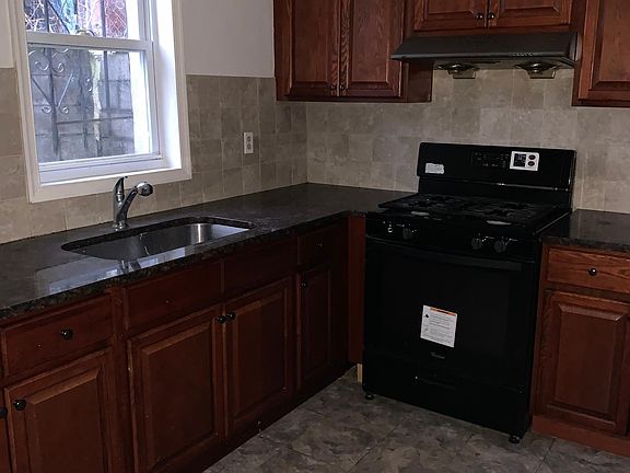 4th image of 640 W Moyamensing Ave