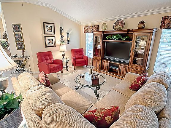 5th image of 410 Laurel Ln