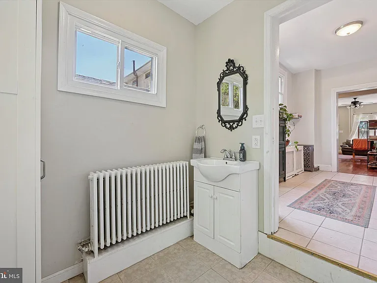 466 Conarroe St #1/2 — Photo 12