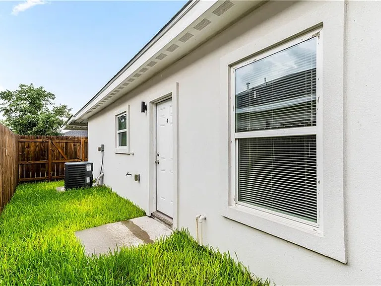 3400 Frio Ave #4 — Photo 14
