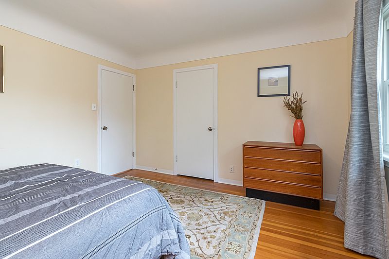 Saanich House for rent - 3 Bedrooms — photo 24