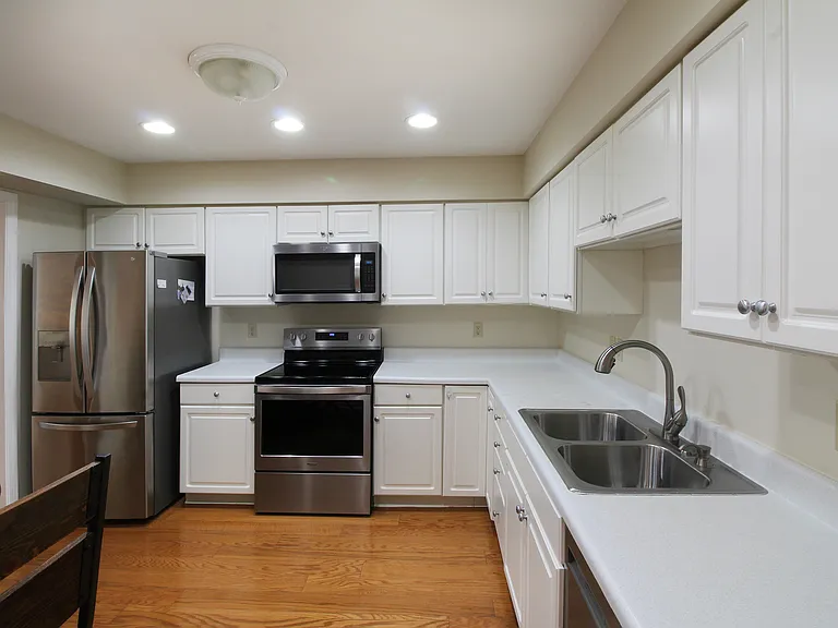 741 Harbor Way — Photo 9