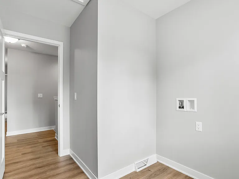 Chalet Dr — Photo 33
