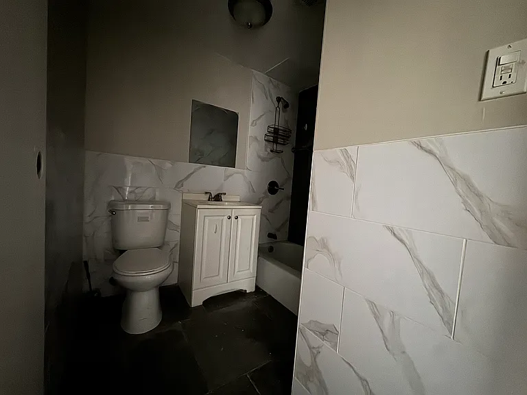 100-411 Benton St #404 — Photo 6