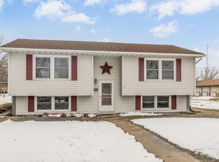 11 A Ave, Newhall, IA 52315