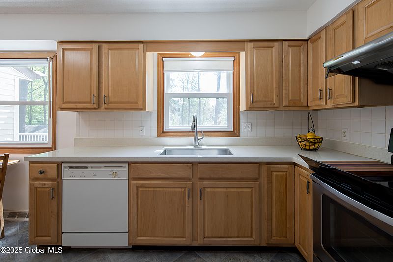 4th image of 61 Esopus Drive