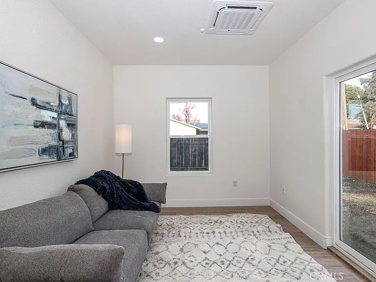 3104 El Capitan Ave #2 — Photo 6