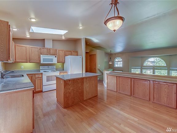 5th image of 7504 47th Pl NE