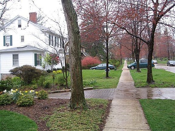 Sidewalk view facing west