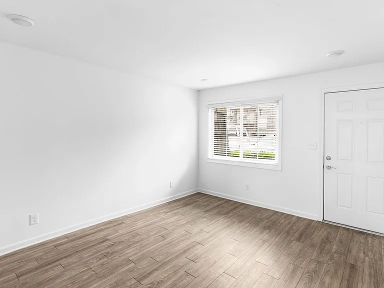 Linridge Apartments — Photo 19