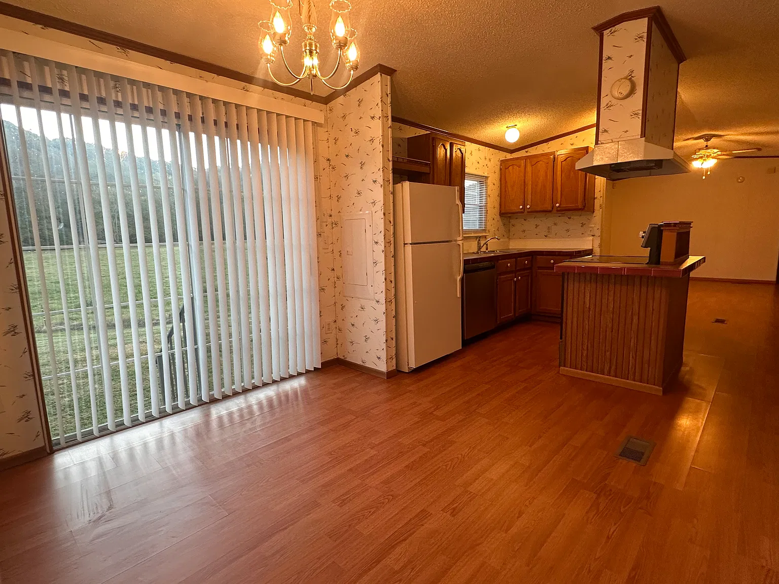 2 bed, 1100 sqft, $1,500 — Photo 3