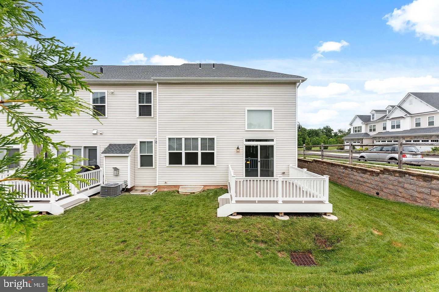 3 bed, 2.5 bath, 2112 sqft, $4,500 — Photo 3