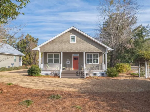 452 Adams St, Darien, GA 31305