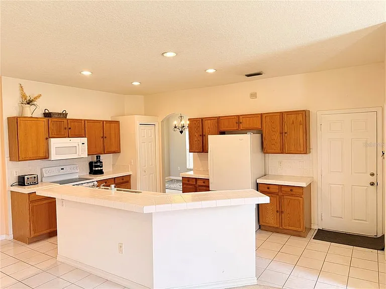 3010 Victoria Dr — Photo 11