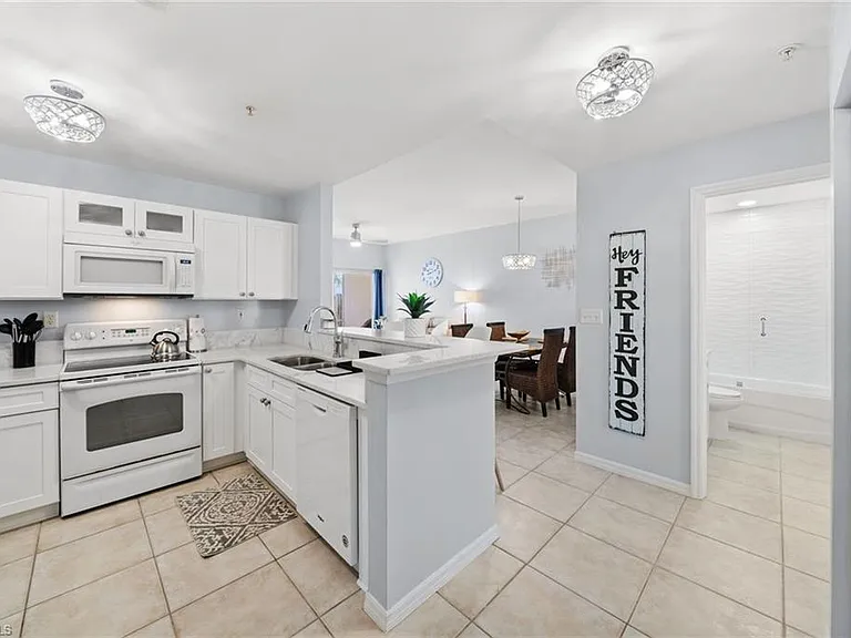 15393 Bellamar Cir #512 — Photo 4