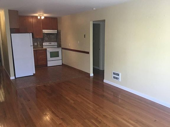 3rd image of 25 Sharon St #Zero3