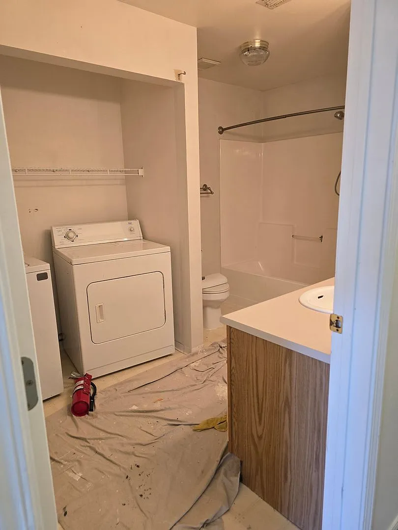 693 Paradise Pl. Fourplex — Photo 4