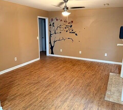 4th image of 901 Brighton Way