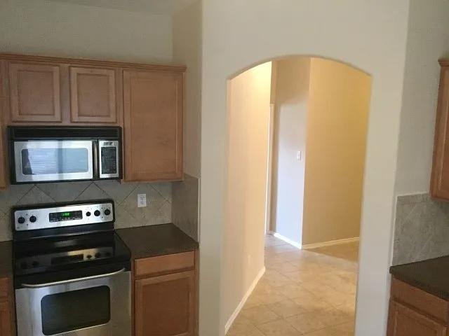 4 bed, 2.0 bath, 2166 sqft, $2,665 — Photo 3