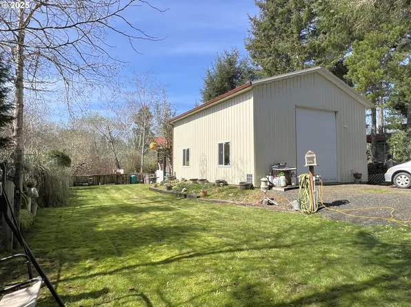 115 S 3rd St, Lakeside, OR 97449
