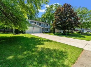 747 Sunblest Blvd, Fishers, IN 46038